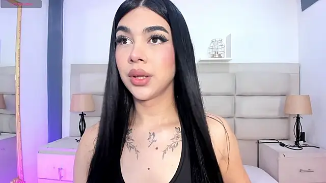 Snapshot of RoseCassie chatting on October 4, 2025, 1:12 pm RoseCassie online show from October 4, 2025, 1:12 pm