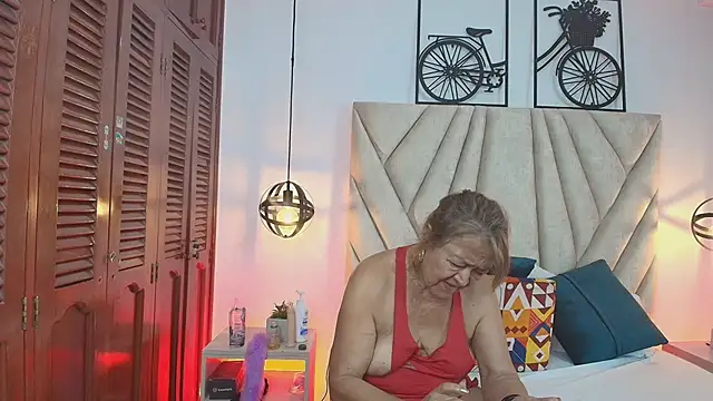 Valentinadiazz1 online show from March 13, 2025, 10:32 pm
