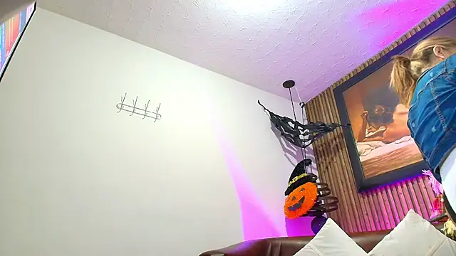 Valentinadiazz1 online show from October 29, 2025, 7:24 pm