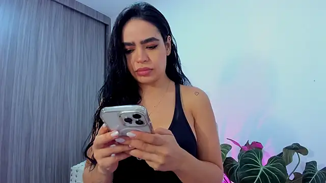 Snapshot of Sara_Leblanc chatting on October 24, 2025, 3:00 pm Sara Leblanc online show from October 24, 2025, 3:00 pm