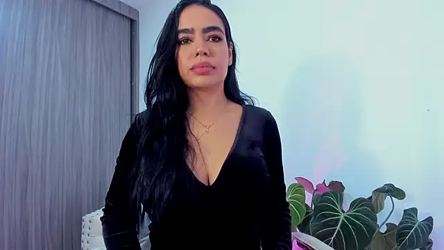 Snapshot of Sara_Leblanc chatting on October 16, 2025, 5:43 pm Sara Leblanc online show from October 16, 2025, 5:43 pm