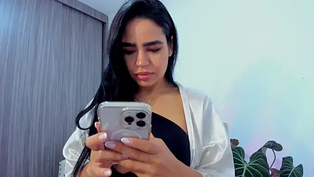 Snapshot of Sara_Leblanc chatting on October 6, 2025, 2:51 pm Sara Leblanc online show from October 6, 2025, 2:51 pm