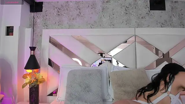 yessica monteiro online show from January 16, 2025, 12:52 pm