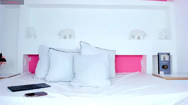 Snapshot of KendalPrince chatting on October 22, 2025, 2:49 pm KendalPrince online show from October 22, 2025, 2:49 pm