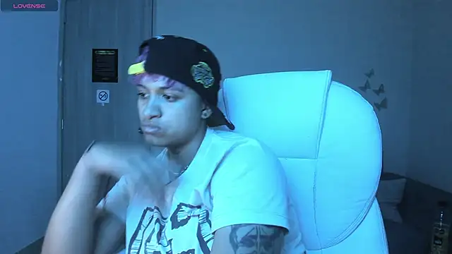 Snapshot of Dominick_jones chatting on September 26, 2025, 4:19 am Dominick jones online show from September 26, 2025, 4:19 am