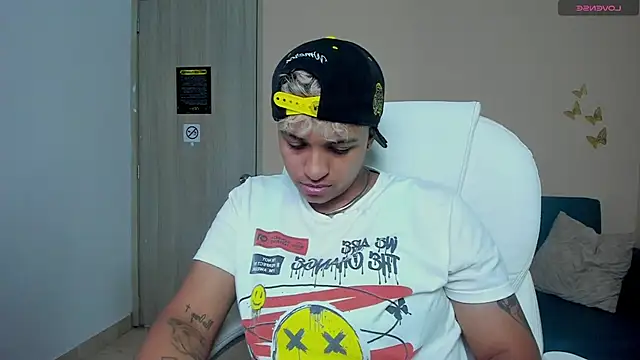 Snapshot of Dominick_jones chatting on September 22, 2025, 10:27 pm Dominick jones online show from September 22, 2025, 10:27 pm