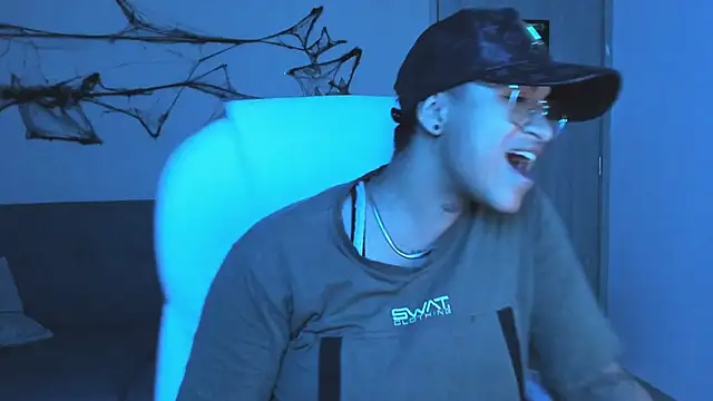 Snapshot of Dominick_jones chatting on October 7, 2025, 6:36 am Dominick jones online show from October 7, 2025, 6:36 am