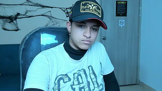 Snapshot of Dominick_jones chatting on October 21, 2025, 5:07 am Dominick jones online show from October 21, 2025, 5:07 am