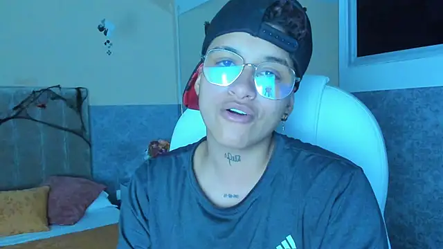 Snapshot of Dominick_jones chatting on October 15, 2025, 4:44 am Dominick jones online show from October 15, 2025, 4:44 am