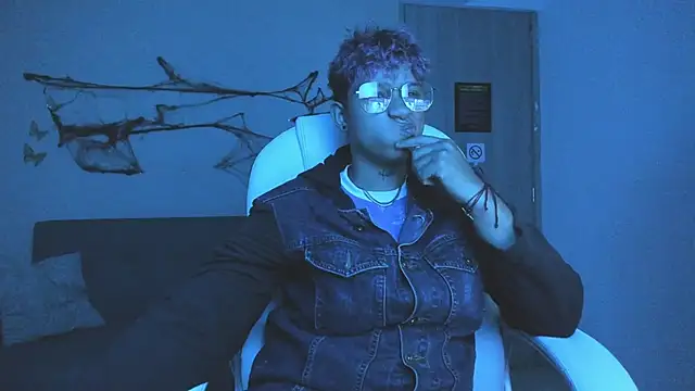 Snapshot of Dominick_jones chatting on October 9, 2025, 5:30 am Dominick jones online show from October 9, 2025, 5:30 am