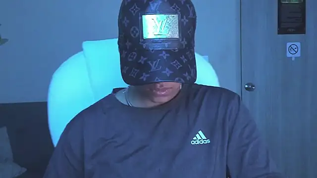 Snapshot of Dominick_jones chatting on October 6, 2025, 4:13 am Dominick jones online show from October 6, 2025, 4:13 am