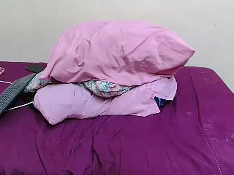 Snapshot of beverlyxxxx chatting on December 19, 2024, 5:50 pm beverlyxxxx online show from December 19, 2024, 5:50 pm