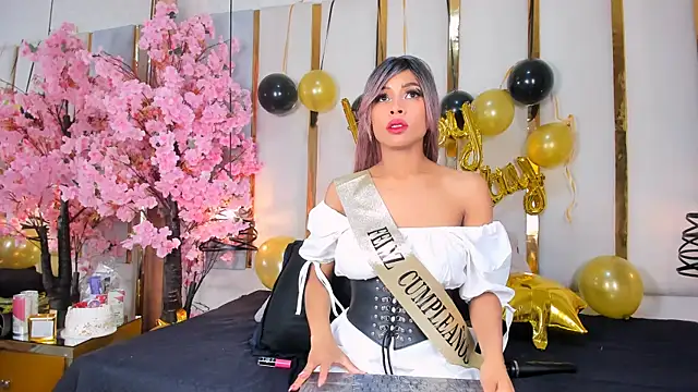 Snapshot of salomebenz chatting on March 7, 2025, 12:58 am salomebenz online show from March 7, 2025, 12:58 am