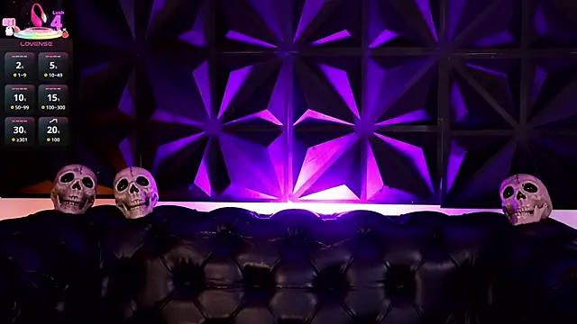 Snapshot of AnikaRomanoff chatting on October 22, 2025, 4:01 am AnikaRomanoff online show from October 22, 2025, 4:01 am