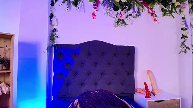 Snapshot of AnikaRomanoff chatting on March 21, 2025, 6:29 pm AnikaRomanoff online show from March 21, 2025, 6:29 pm