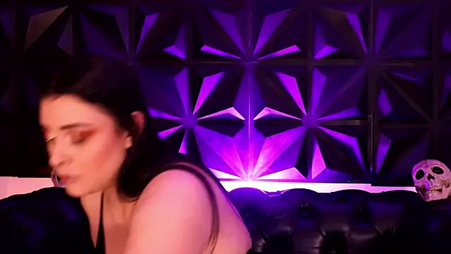 Snapshot of AnikaRomanoff chatting on October 21, 2025, 4:01 am AnikaRomanoff online show from October 21, 2025, 4:01 am