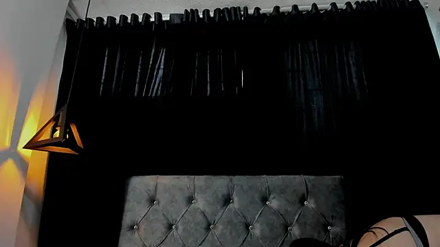 Snapshot of AnikaRomanoff chatting on March 7, 2025, 12:23 pm AnikaRomanoff online show from March 7, 2025, 12:23 pm