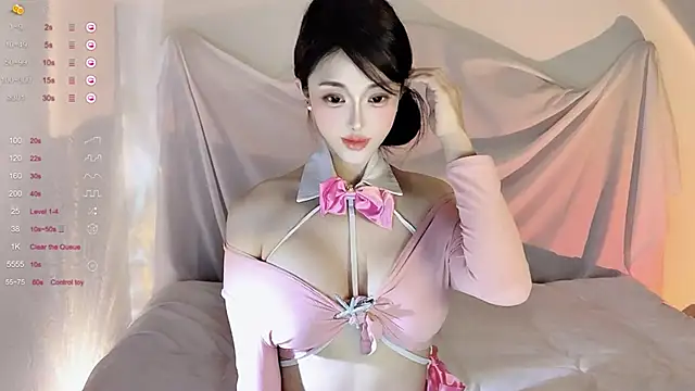 Snapshot of Irene--- chatting on October 5, 2025, 4:14 am Irene--- online show from October 5, 2025, 4:14 am