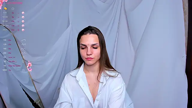 lesi bloom online show from January 28, 2025, 2:42 pm