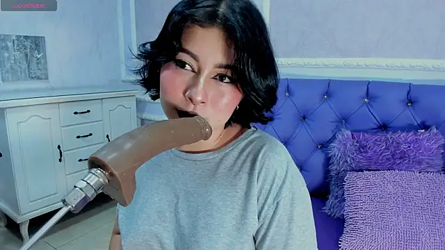 Snapshot of Lily_Martinez chatting on October 17, 2025, 2:37 am Lily Martinez online show from October 17, 2025, 2:37 am