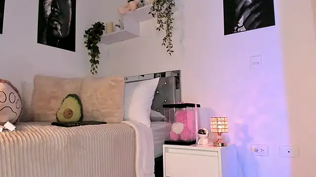 Alissonroses online show from October 1, 2025, 11:08 pm