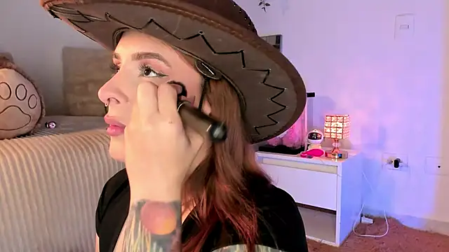 Alissonroses online show from October 28, 2025, 8:19 pm