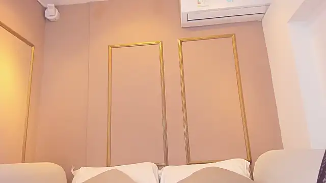 PerlaPreciosa online show from September 17, 2025, 4:03 am