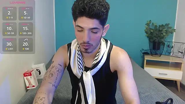 Snapshot of fabrizzio__ chatting on February 24, 2025, 8:25 pm fabrizzio online show from February 24, 2025, 8:25 pm
