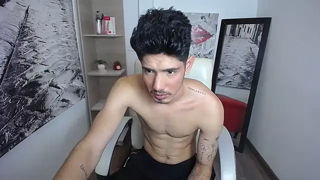 Snapshot of fabrizzio__ chatting on February 5, 2025, 7:42 pm fabrizzio online show from February 5, 2025, 7:42 pm