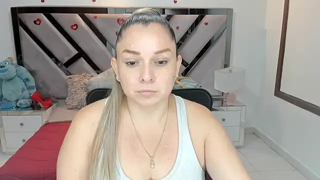 Snapshot of natalia5560 chatting on October 5, 2025, 1:46 pm natalia5560 online show from October 5, 2025, 1:46 pm