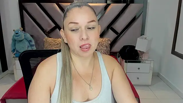 Snapshot of natalia5560 chatting on September 17, 2025, 12:51 pm natalia5560 online show from September 17, 2025, 12:51 pm