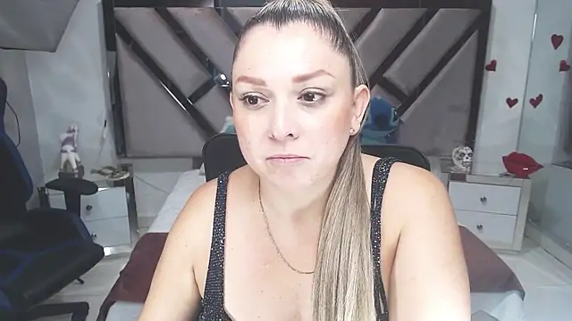 Snapshot of natalia5560 chatting on February 25, 2025, 2:37 pm natalia5560 online show from February 25, 2025, 2:37 pm