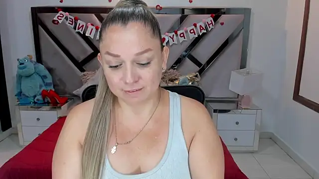 Snapshot of natalia5560 chatting on October 2, 2025, 12:41 pm natalia5560 online show from October 2, 2025, 12:41 pm