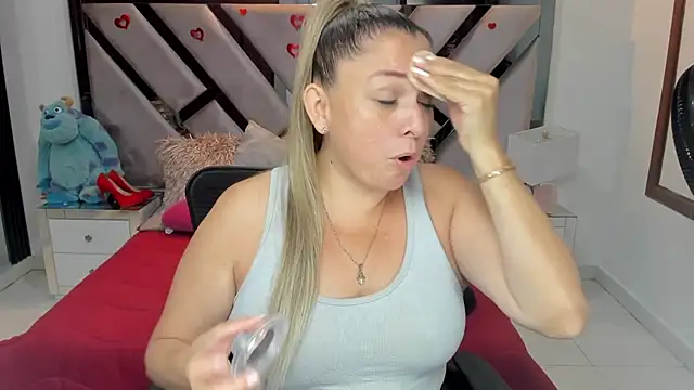 Snapshot of natalia5560 chatting on October 14, 2025, 1:12 pm natalia5560 online show from October 14, 2025, 1:12 pm