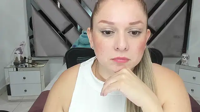 Snapshot of natalia5560 chatting on March 19, 2025, 2:35 pm natalia5560 online show from March 19, 2025, 2:35 pm