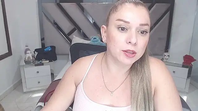 Snapshot of natalia5560 chatting on March 11, 2025, 5:57 pm natalia5560 online show from March 11, 2025, 5:57 pm