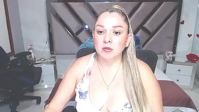 Snapshot of natalia5560 chatting on February 22, 2025, 6:19 pm natalia5560 online show from February 22, 2025, 6:19 pm