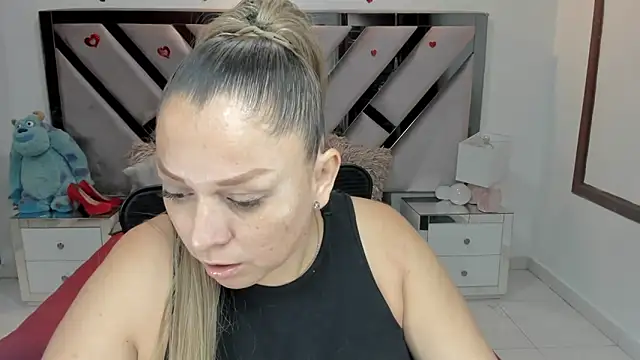 Snapshot of natalia5560 chatting on October 18, 2025, 1:57 pm natalia5560 online show from October 18, 2025, 1:57 pm