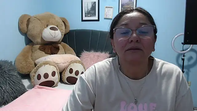 AngelRouss online show from April 8, 2026, 3:19 am