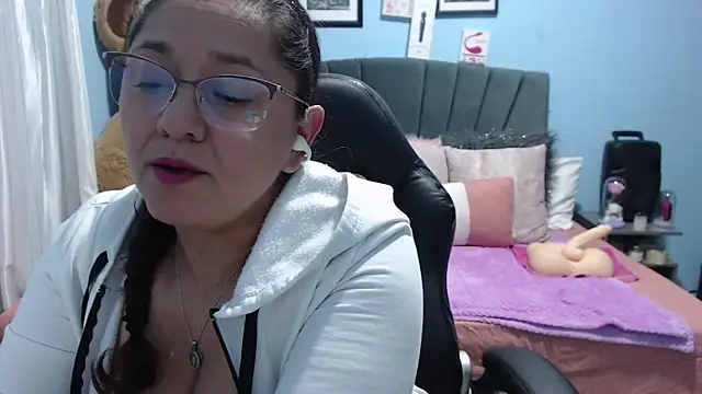 AngelRouss online show from February 7, 2026, 3:25 am