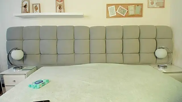 Snapshot of Chlooe_Zoe chatting on October 11, 2025, 7:04 pm Chlooe Zoe online show from October 11, 2025, 7:04 pm