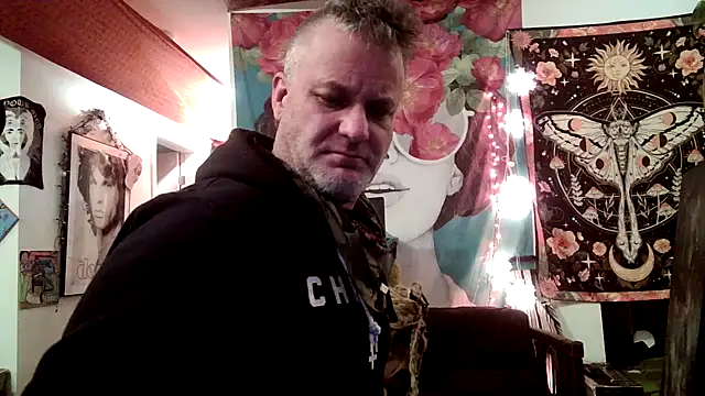 Snapshot of SilverandFox chatting on January 8, 2025, 6:31 pm SilverandFox online show from January 8, 2025, 6:31 pm