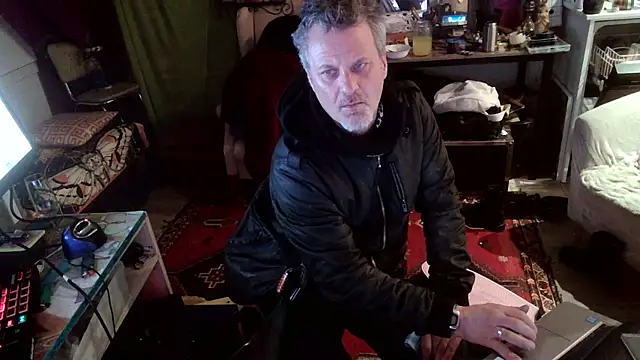 Snapshot of SilverandFox chatting on March 10, 2025, 9:23 am SilverandFox online show from March 10, 2025, 9:23 am