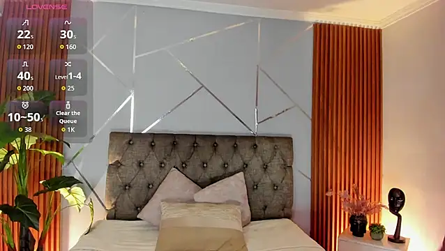 charlottee white online show from November 27, 2025, 8:42 pm