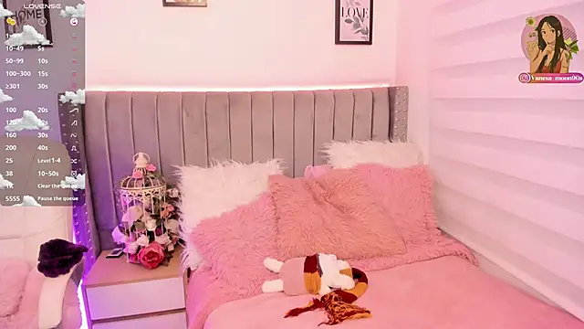 vanesa moon   online show from September 22, 2025, 11:33 pm