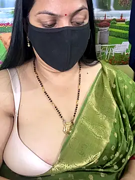 FlatVincy4 online show from November 5, 2025, 3:26 pm