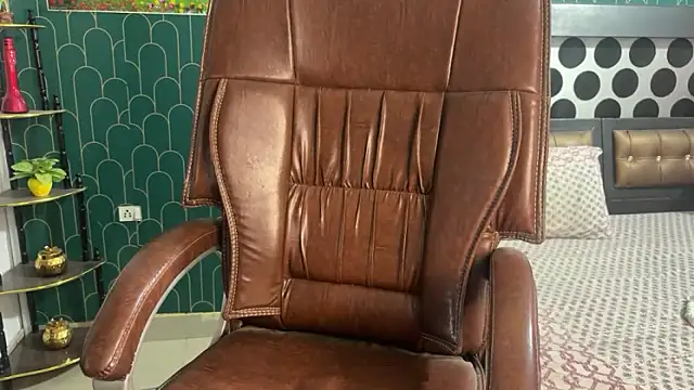 Snapshot of FlatVincy4 chatting on June 9, 2026, 7:31 am FlatVincy4 online show from June 9, 2026, 7:31 am