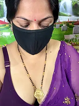 Snapshot of FlatVincy4 chatting on October 9, 2025, 10:05 am FlatVincy4 online show from October 9, 2025, 10:05 am