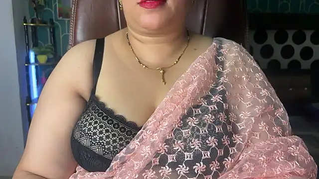 FlatVincy4 online show from February 23, 2026, 3:34 pm