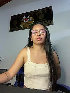 Snapshot of Rosita_forever_ chatting on October 31, 2025, 3:58 am Rosita forever  online show from October 31, 2025, 3:58 am